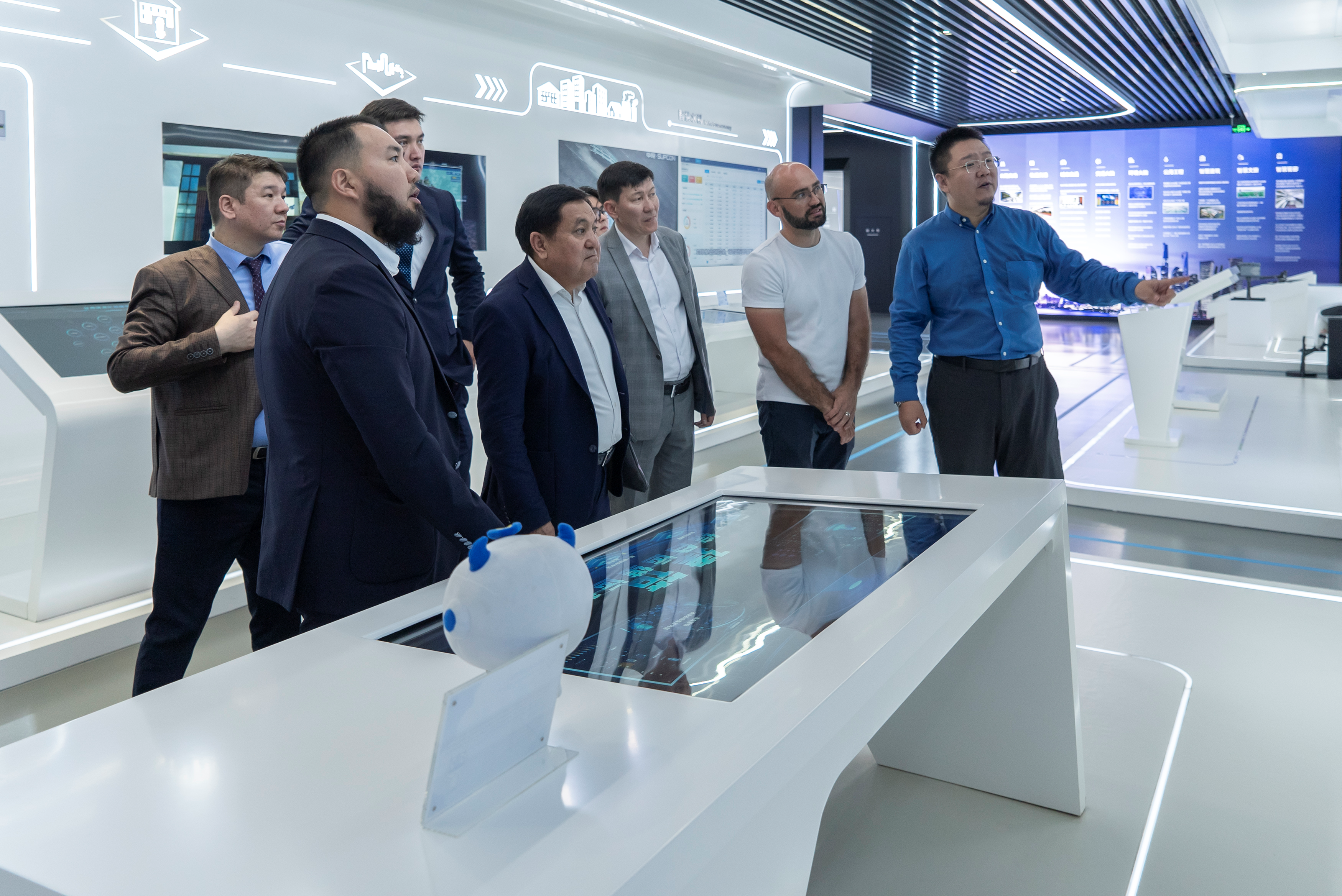中控技术与哈萨克斯坦联合代表团共商合作 开拓中亚能源市场新机遇3