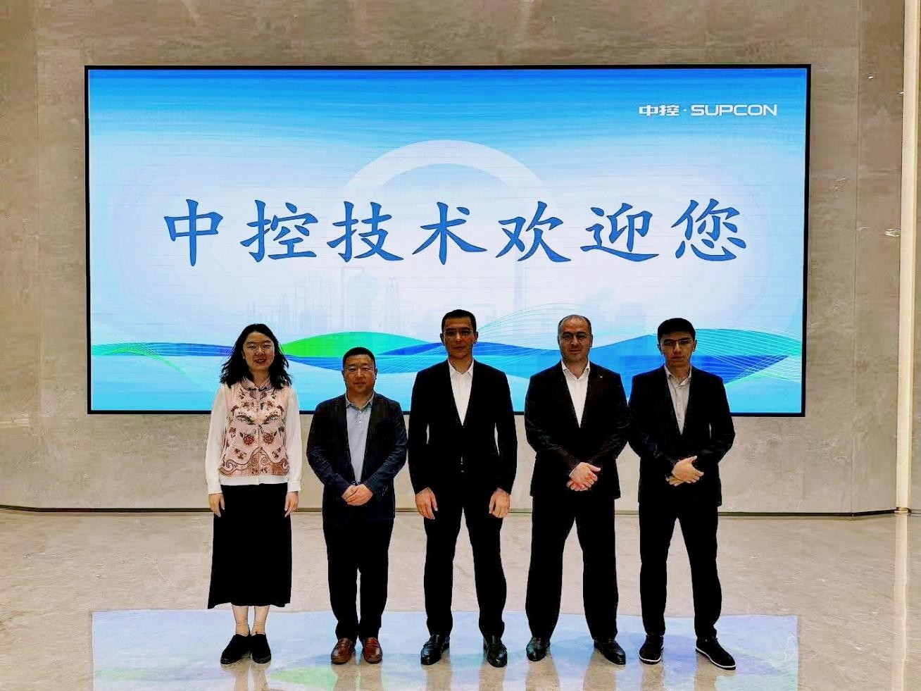 乌兹AGMK铜矿公司到访中控技术1